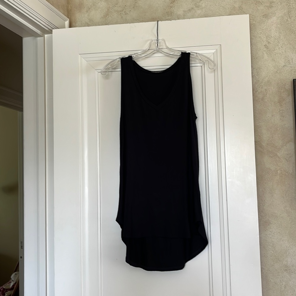 Evereve Peyton Jensen V Neck Tank Top Black size XS